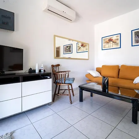 Feriehus Vacation / 1 Min To Beach W / Private Parking PalaiónTsiflíkion