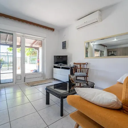 Vacation / 1 Min To Beach W / Private Parking *