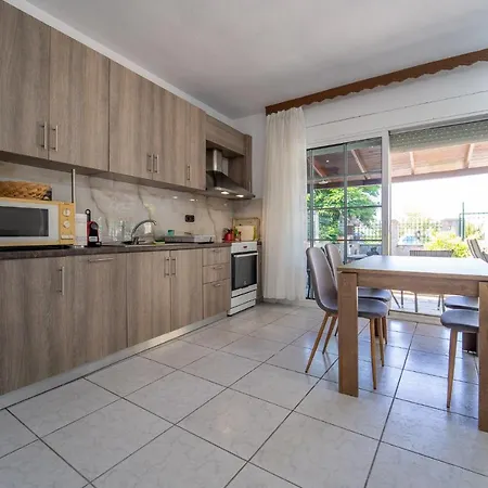 Vacation / 1 Min To Beach W / Private Parking Feriehus