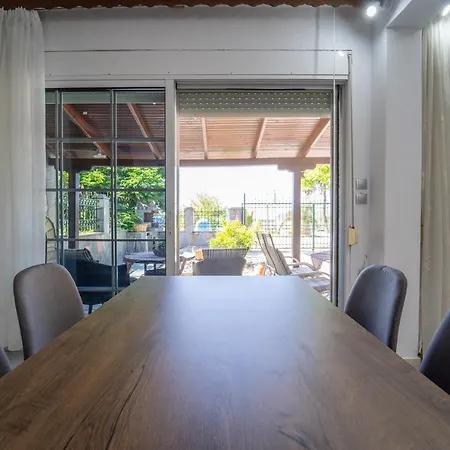Vacation / 1 Min To Beach W / Private Parking Feriehus